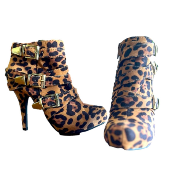NWOT Charlotte Russe cheetah print zip bootie heels - Picture 2 of 13